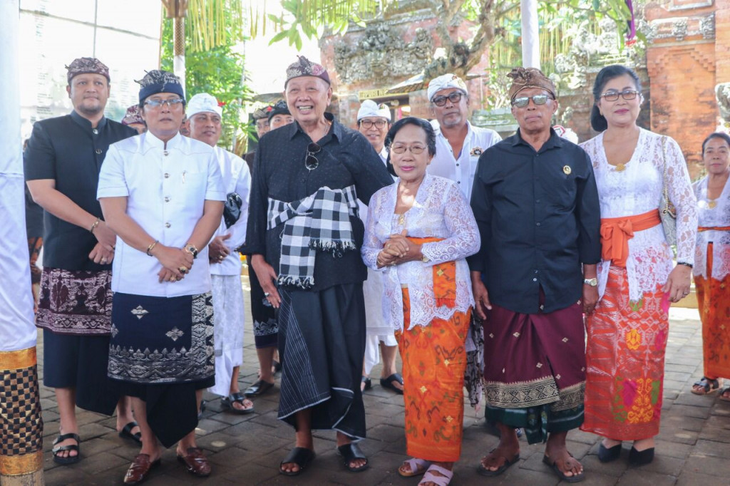 Bupati Giri Prasta Hadiri Abhiseka Ratu I Gusti Ngurah Agung Watusila di Puri Ngurah Sibangkaja